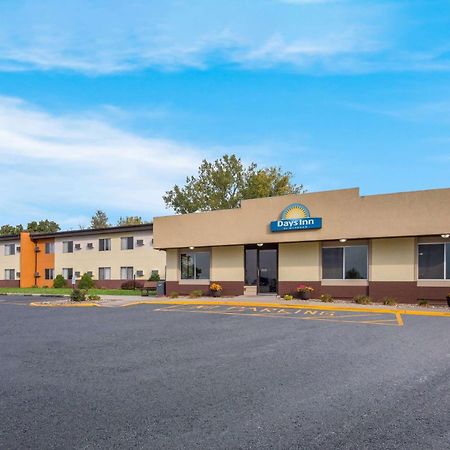 Days Inn By Wyndham Newton Dış mekan fotoğraf