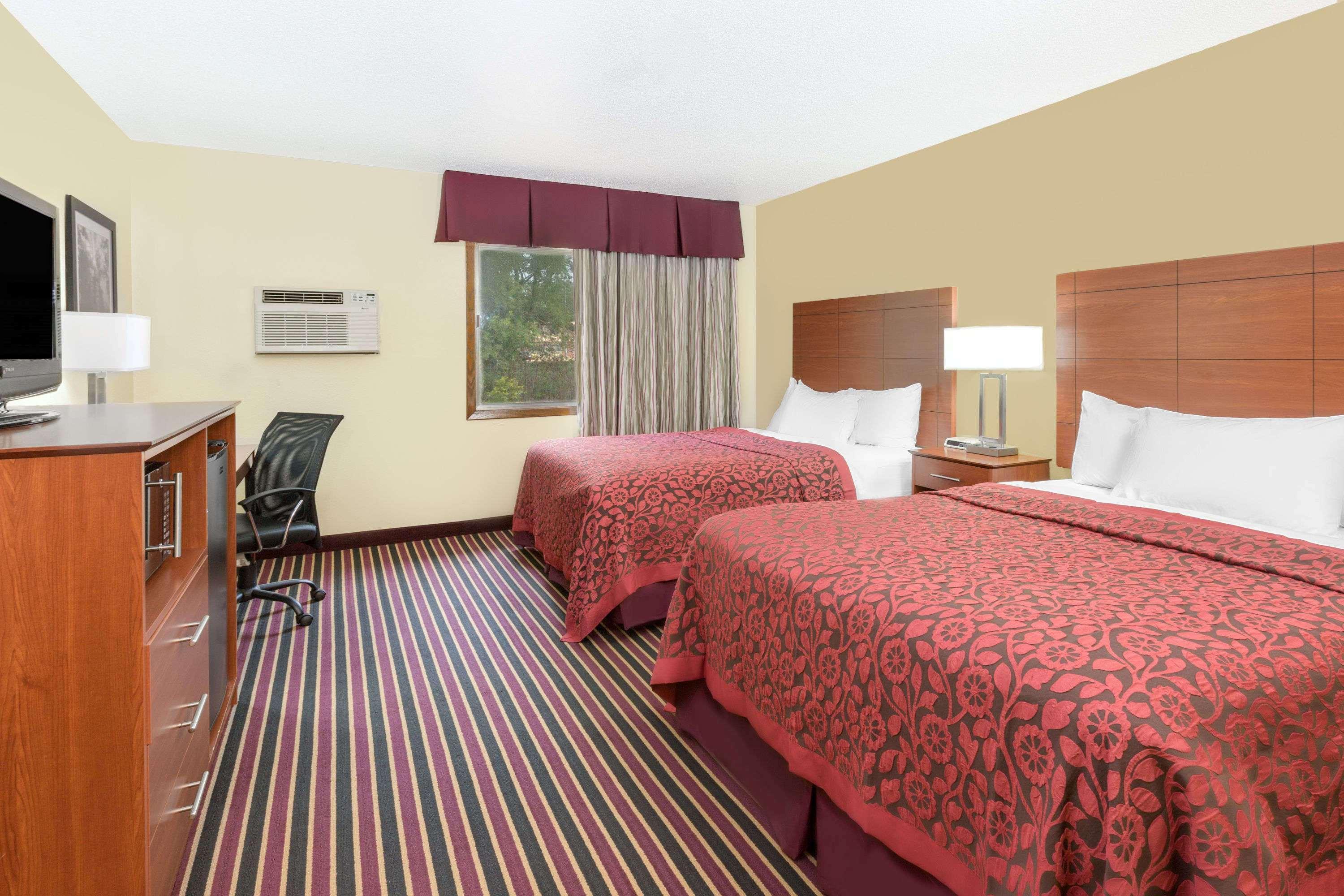 Days Inn By Wyndham Newton Dış mekan fotoğraf