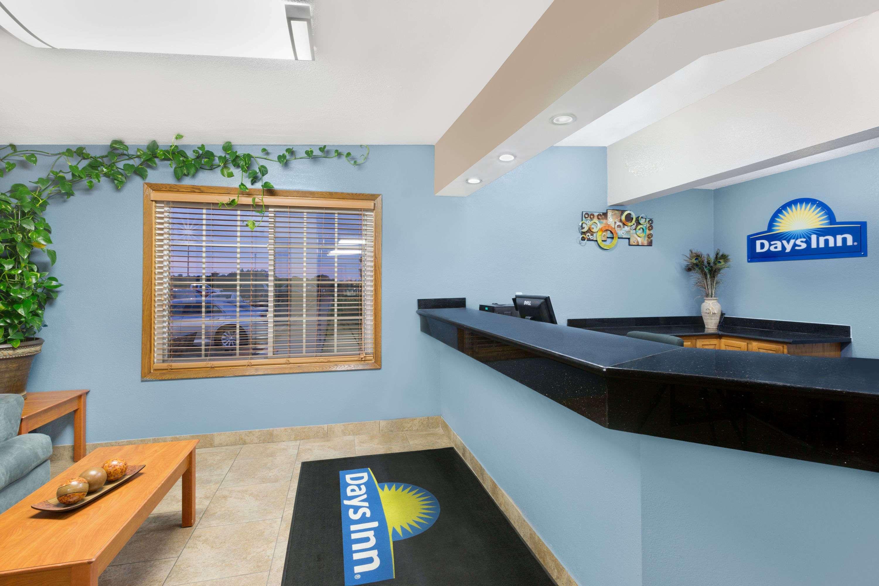 Days Inn By Wyndham Newton Dış mekan fotoğraf
