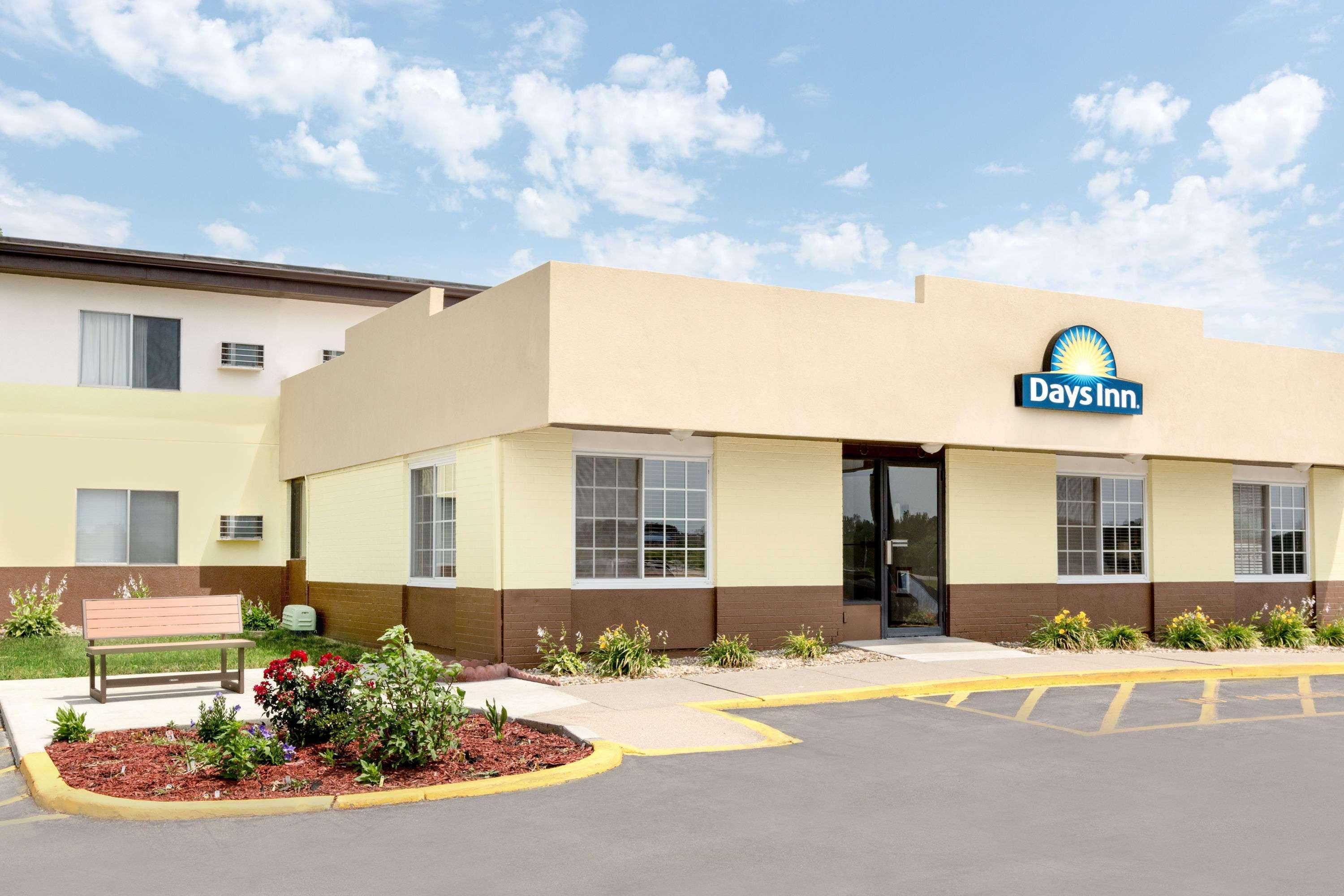 Days Inn By Wyndham Newton Dış mekan fotoğraf