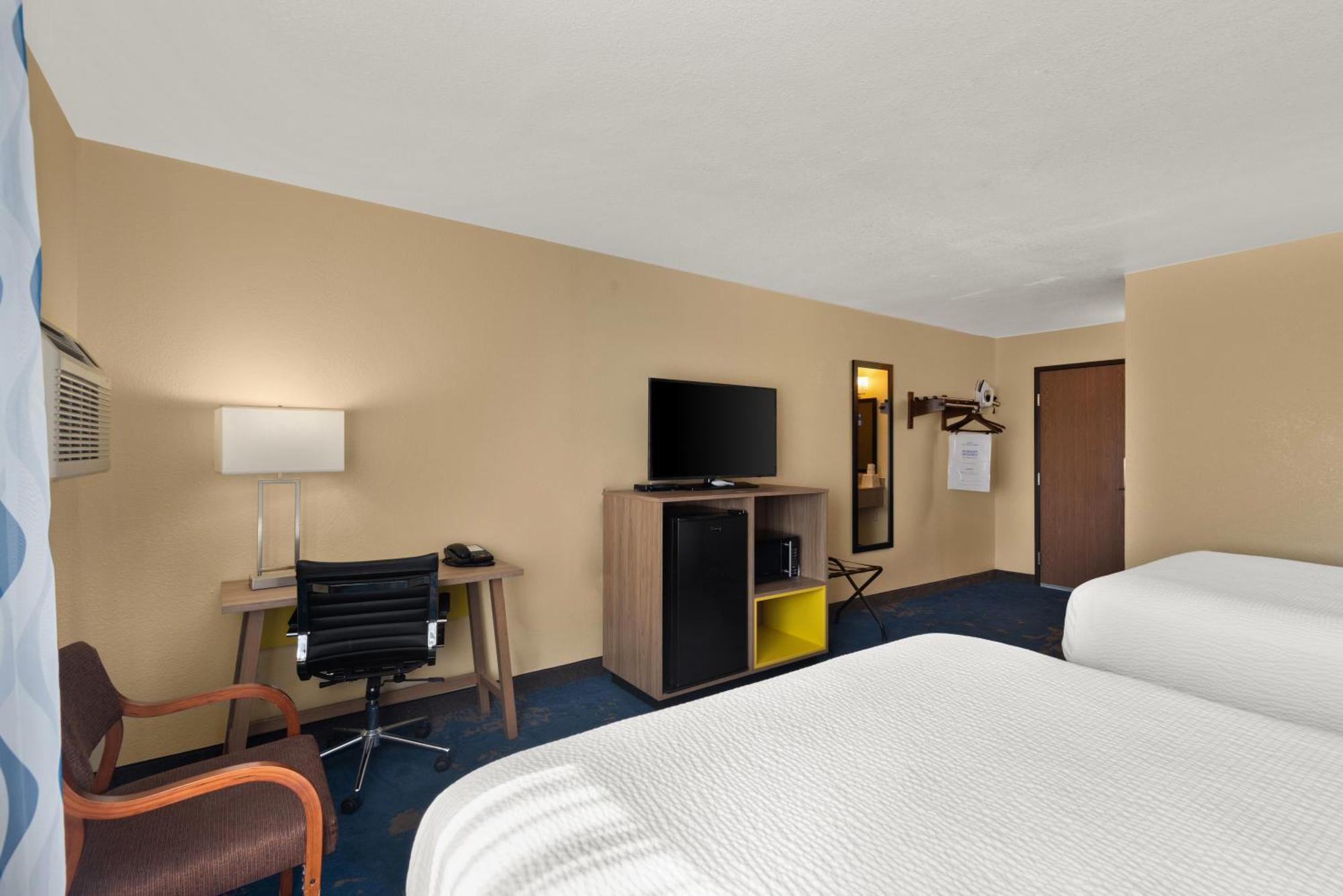 Days Inn By Wyndham Newton Dış mekan fotoğraf