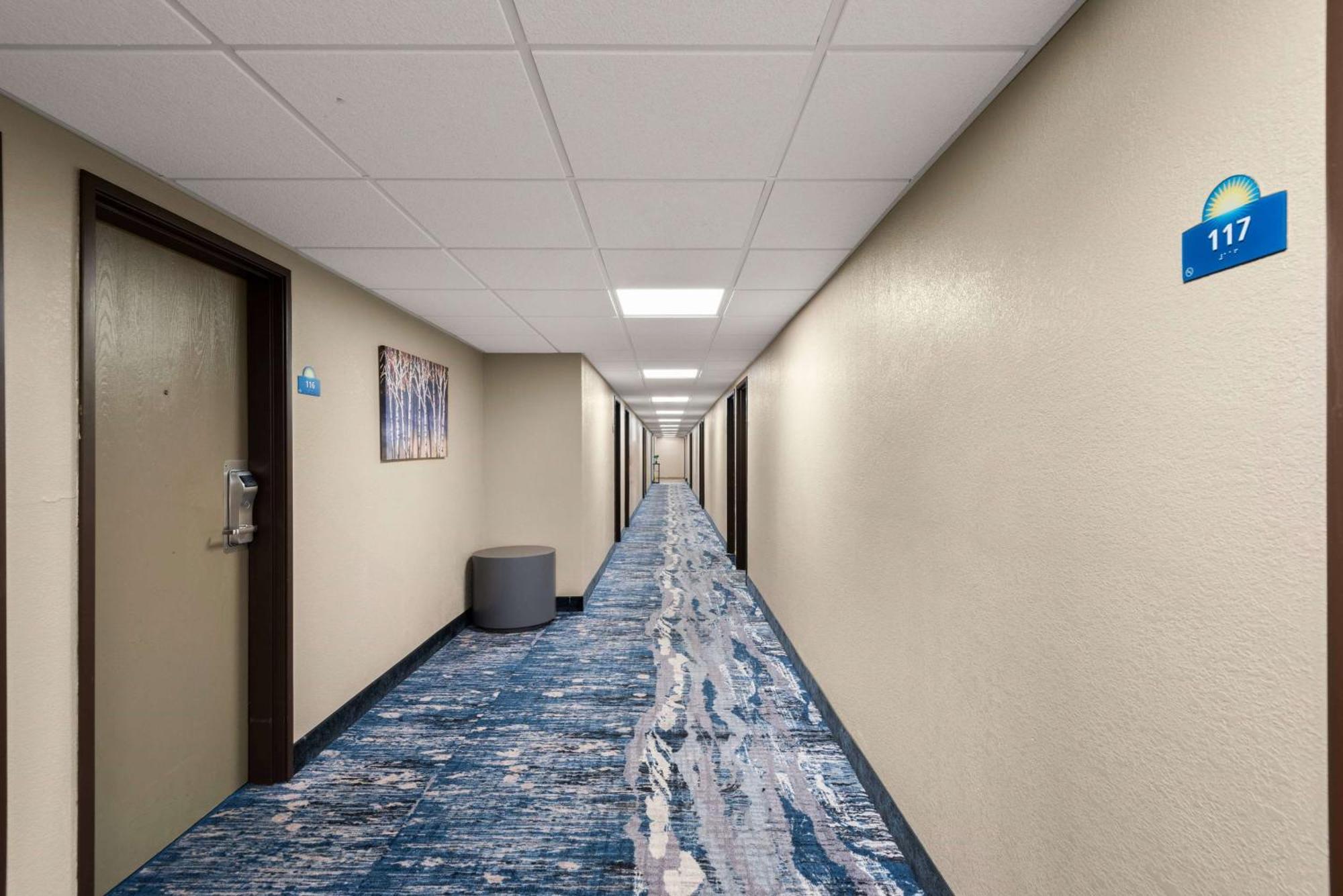 Days Inn By Wyndham Newton Dış mekan fotoğraf