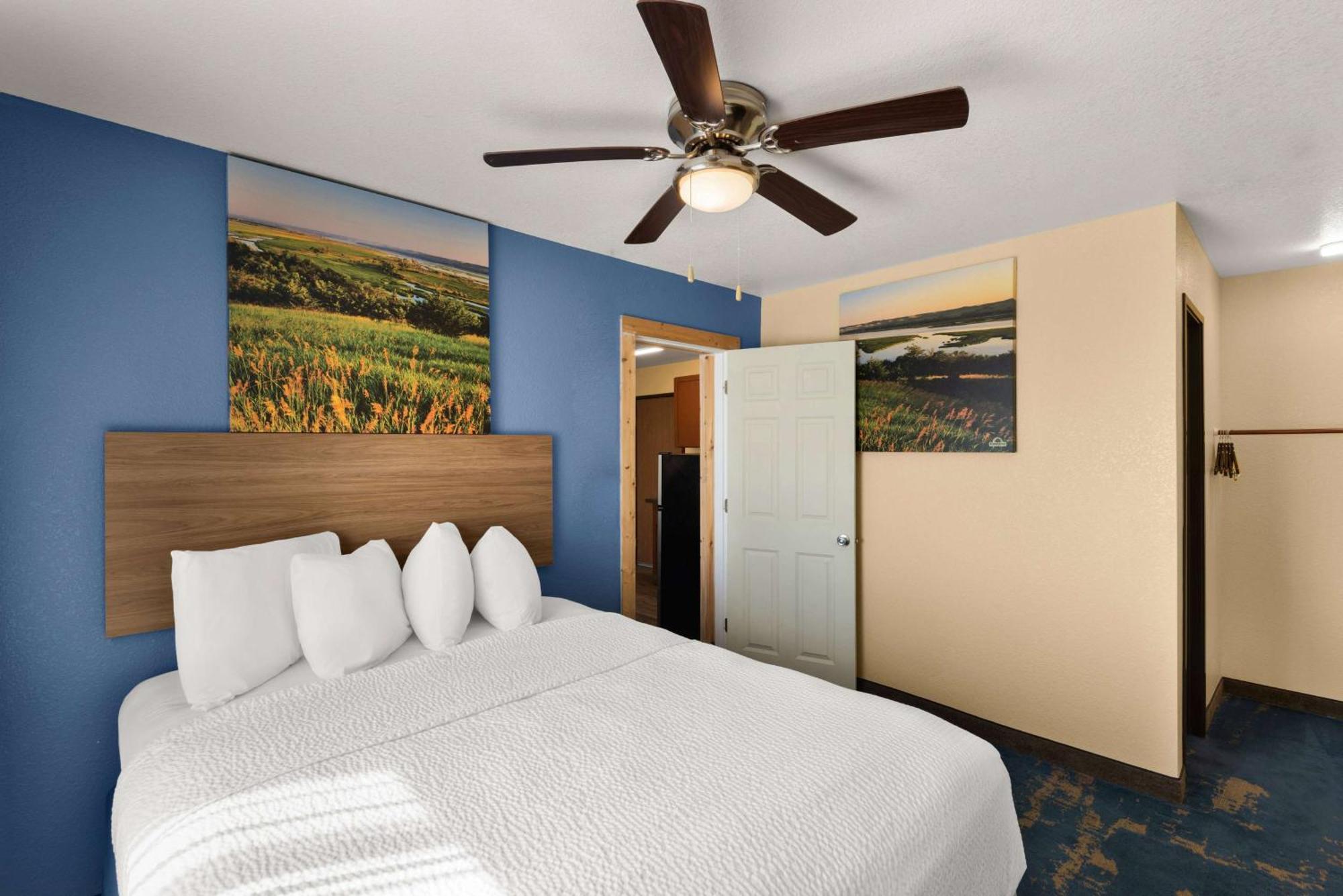 Days Inn By Wyndham Newton Dış mekan fotoğraf