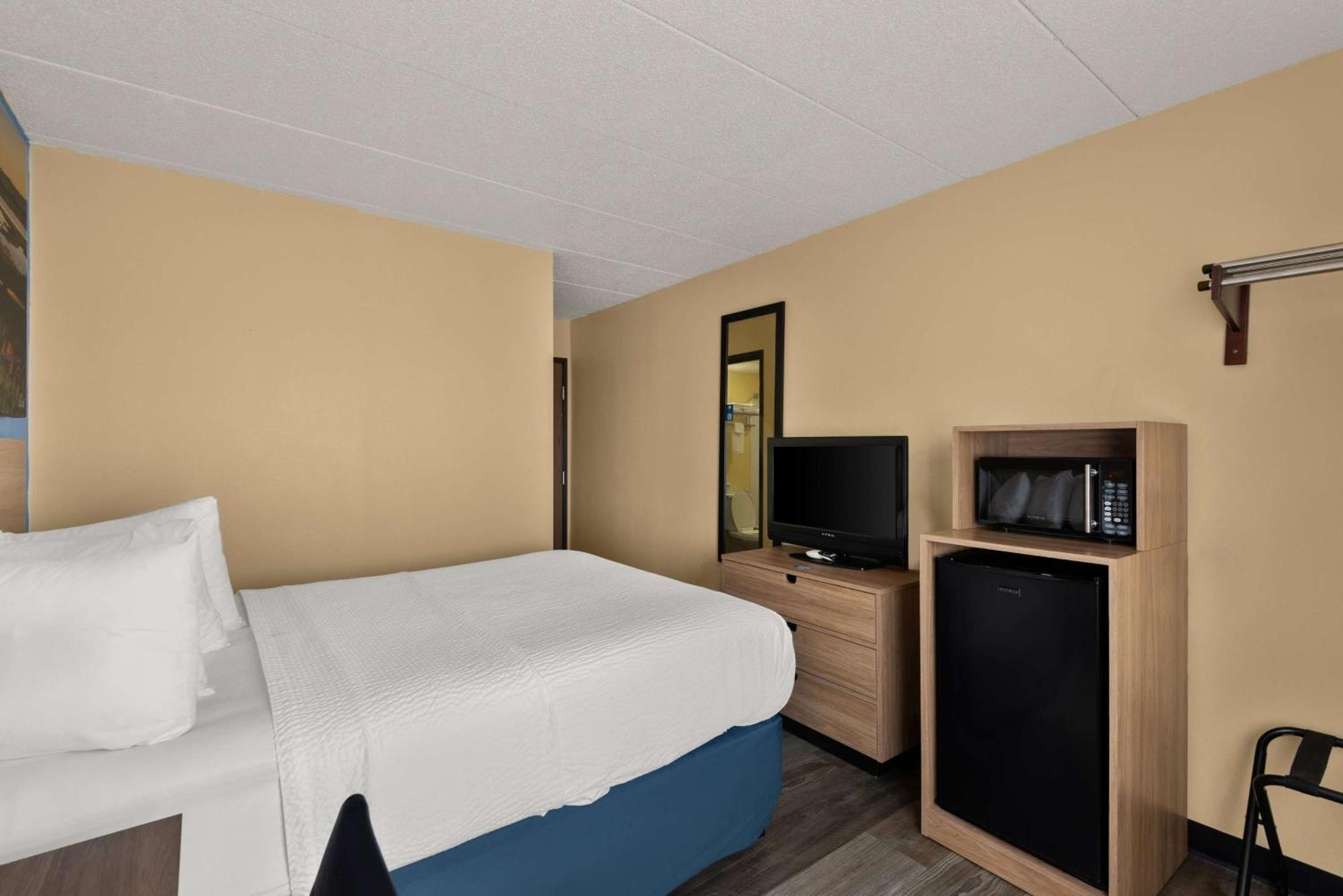 Days Inn By Wyndham Newton Dış mekan fotoğraf