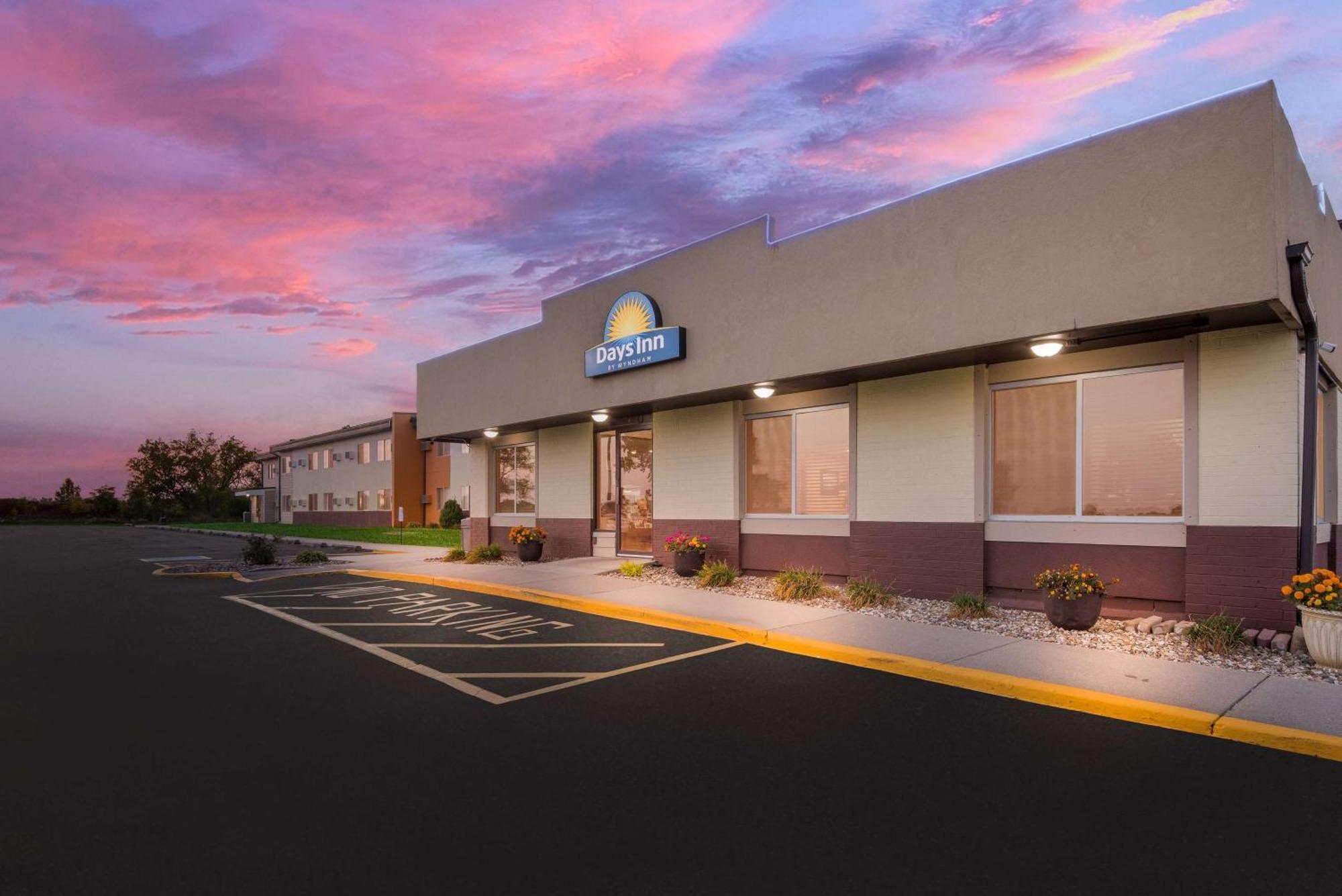 Days Inn By Wyndham Newton Dış mekan fotoğraf