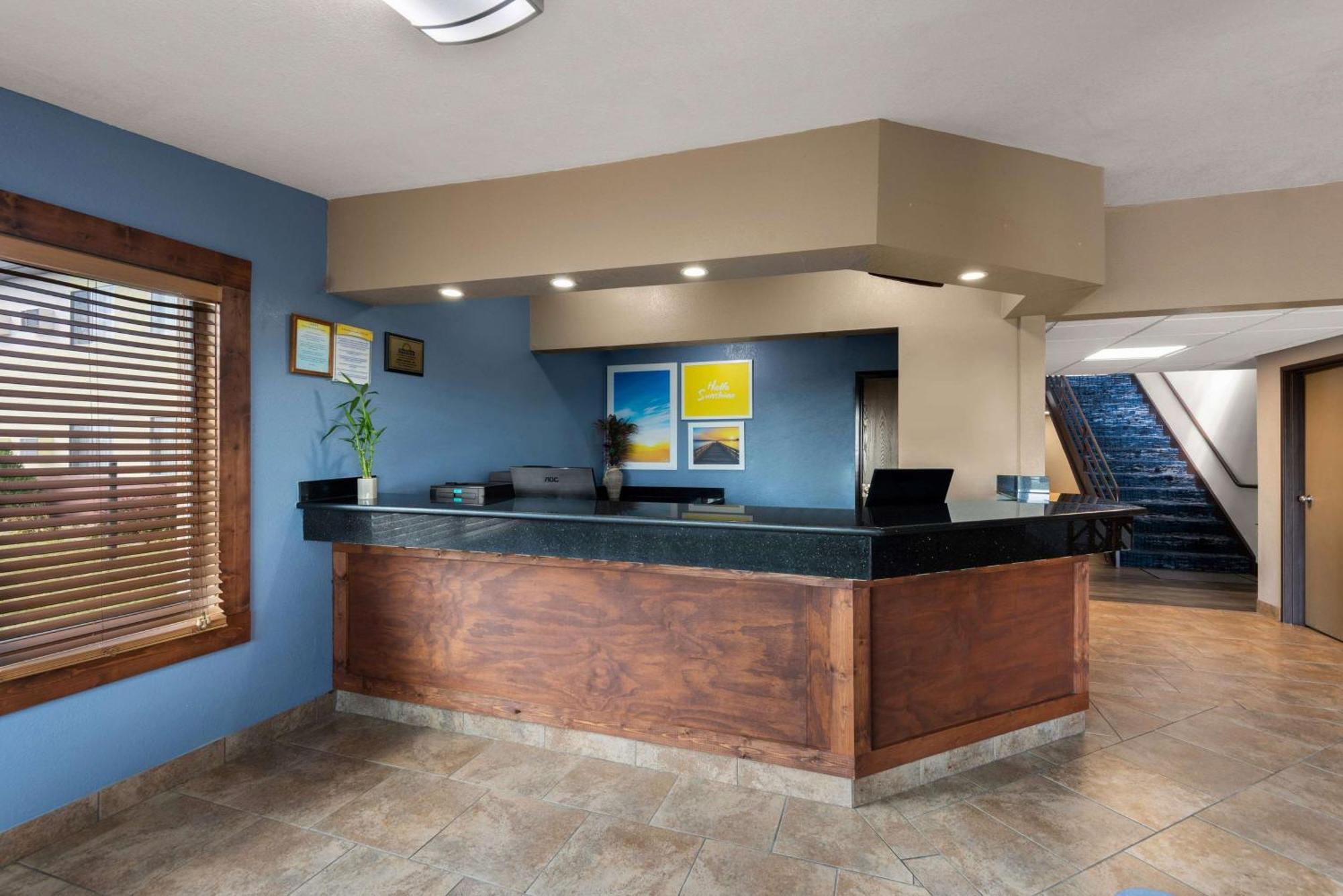 Days Inn By Wyndham Newton Dış mekan fotoğraf