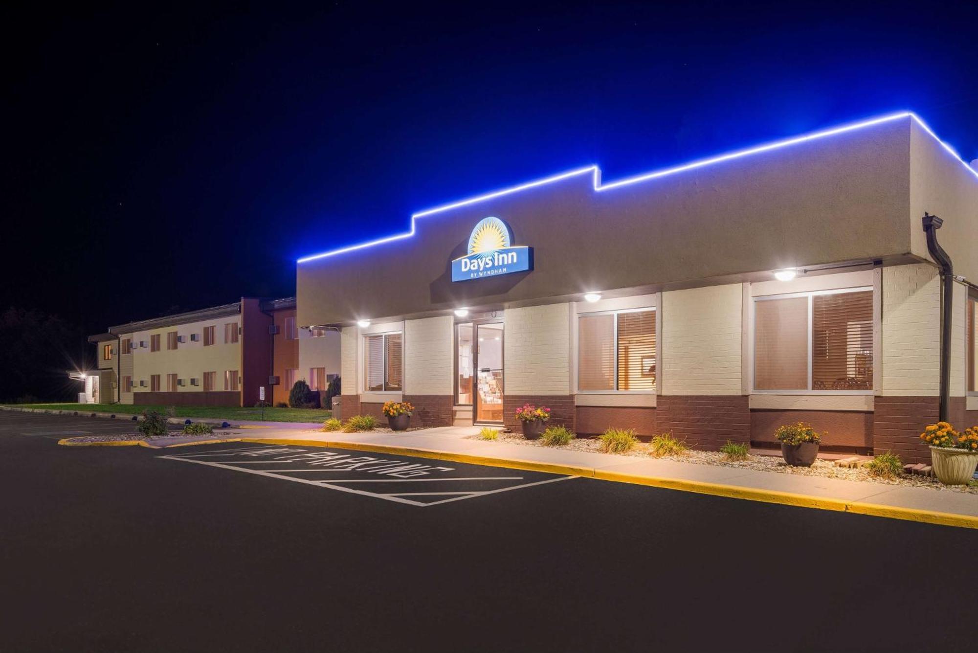 Days Inn By Wyndham Newton Dış mekan fotoğraf