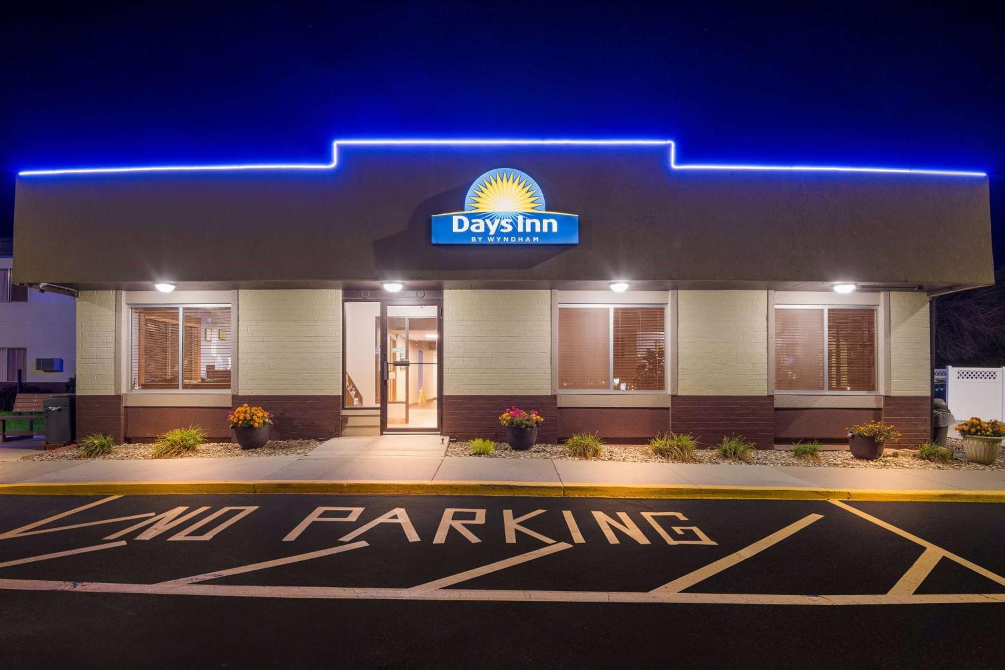 Days Inn By Wyndham Newton Dış mekan fotoğraf