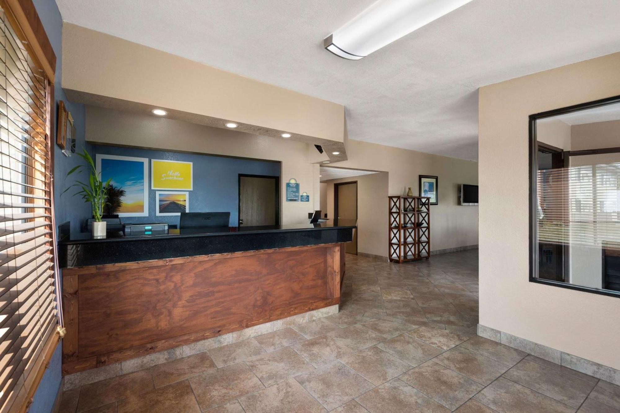 Days Inn By Wyndham Newton Dış mekan fotoğraf