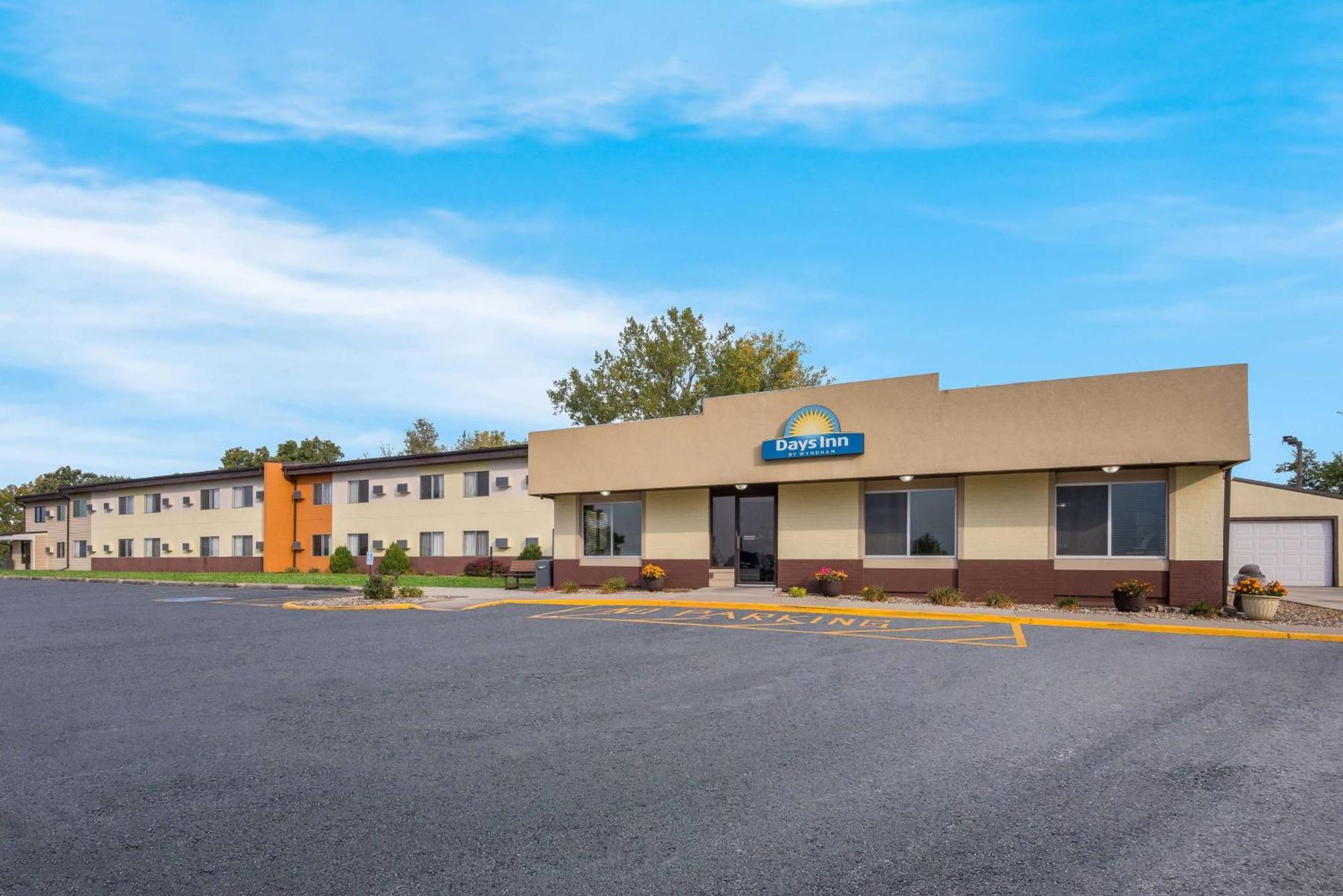 Days Inn By Wyndham Newton Dış mekan fotoğraf