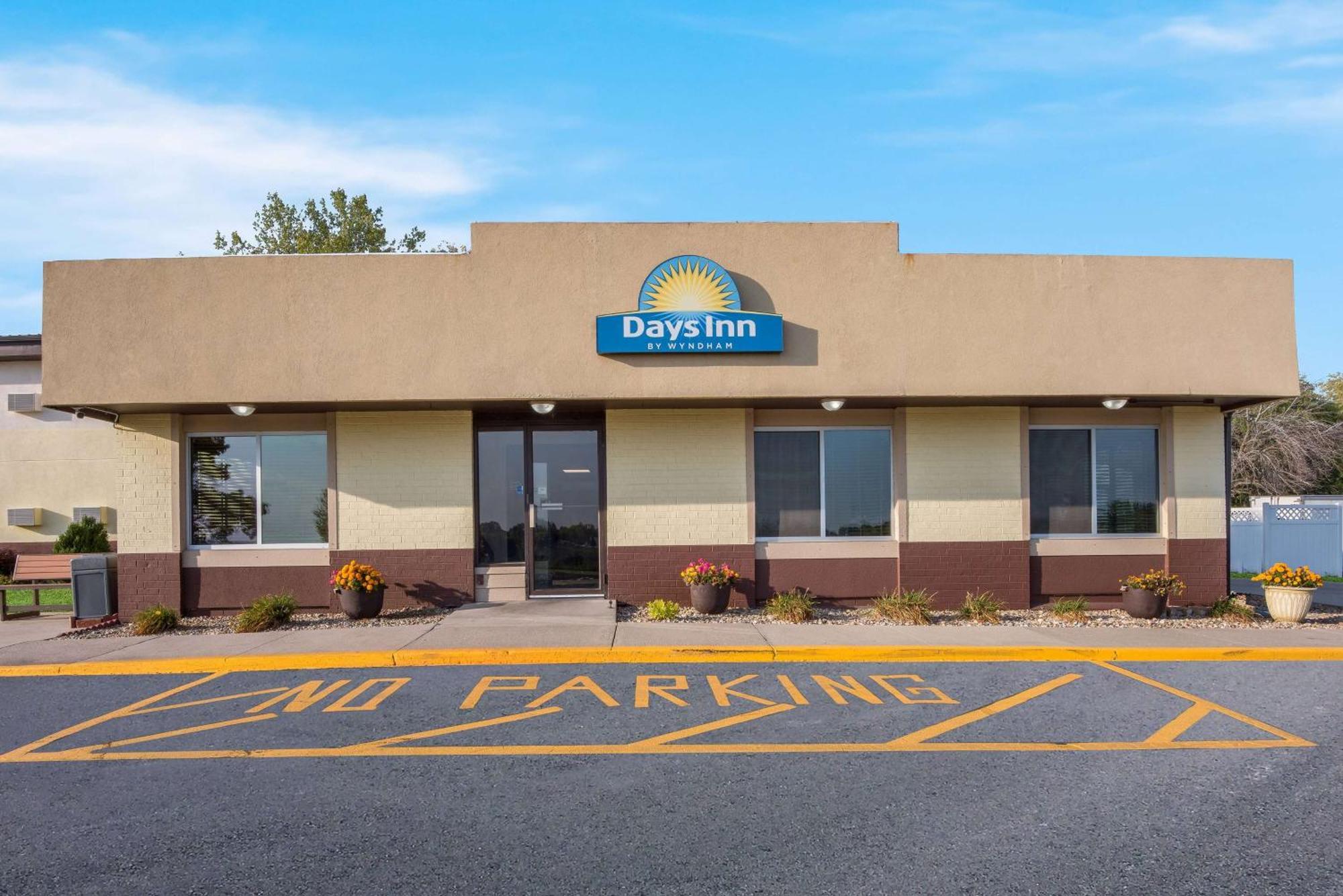 Days Inn By Wyndham Newton Dış mekan fotoğraf