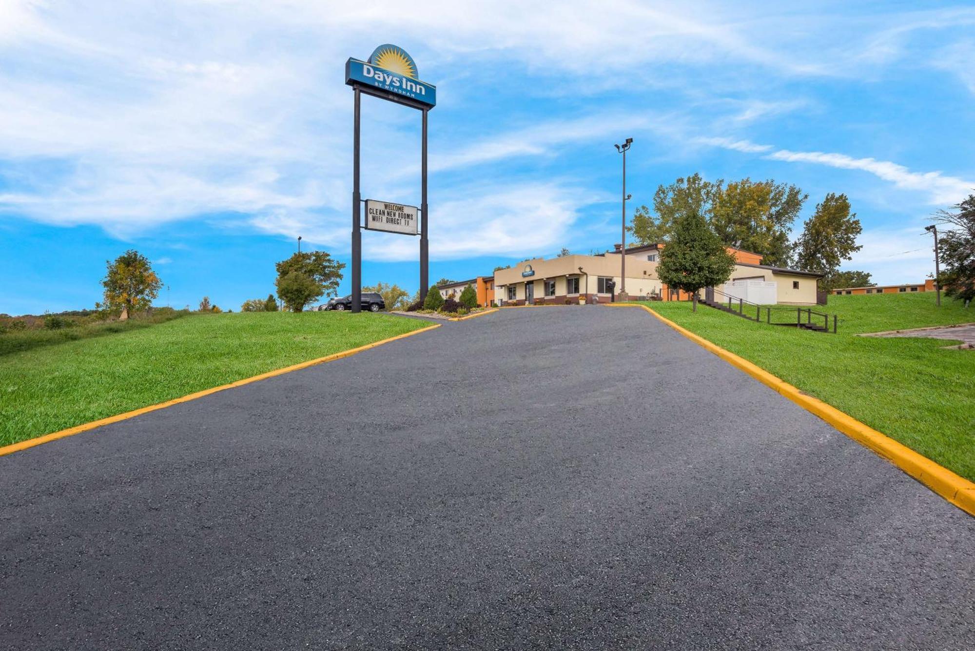 Days Inn By Wyndham Newton Dış mekan fotoğraf