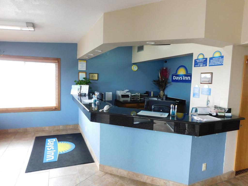 Days Inn By Wyndham Newton Dış mekan fotoğraf
