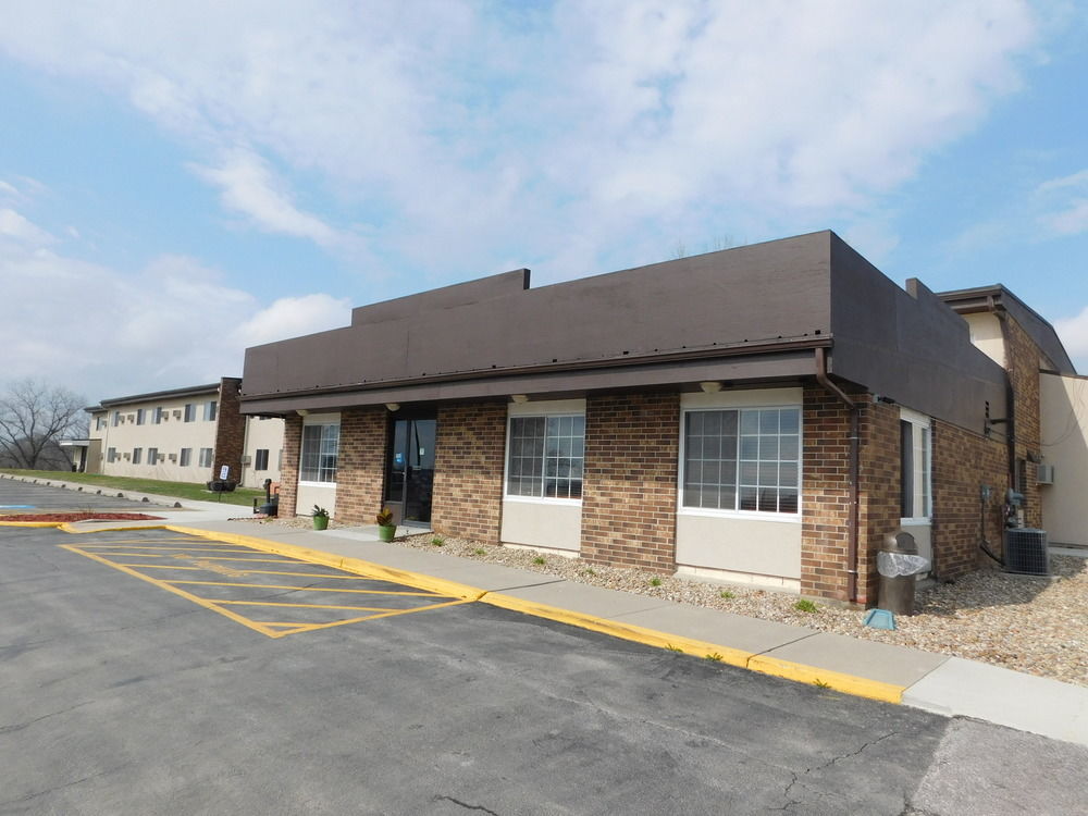 Days Inn By Wyndham Newton Dış mekan fotoğraf