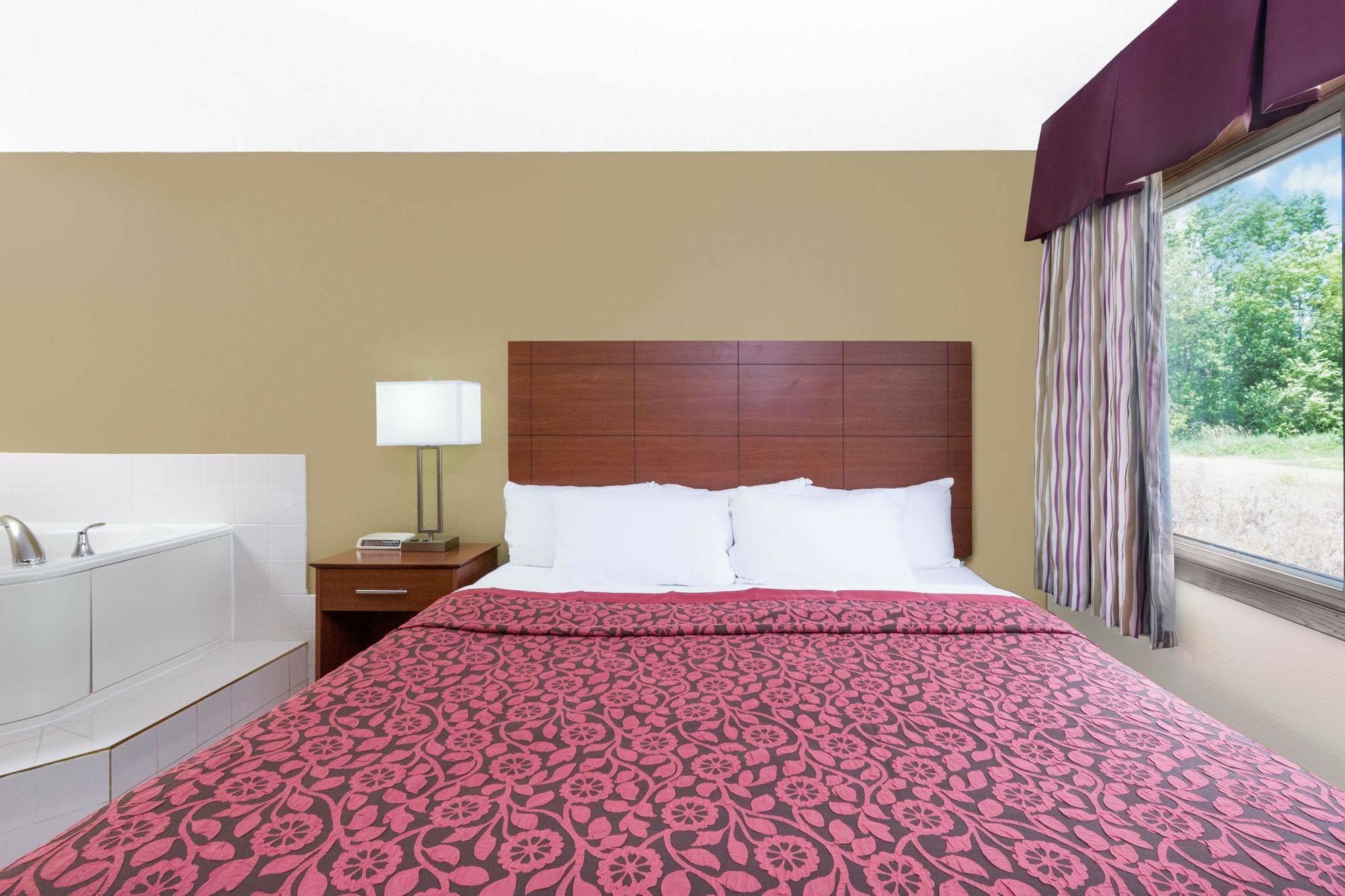 Days Inn By Wyndham Newton Dış mekan fotoğraf